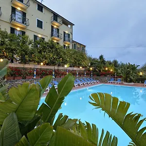 Elvira Aparthotel